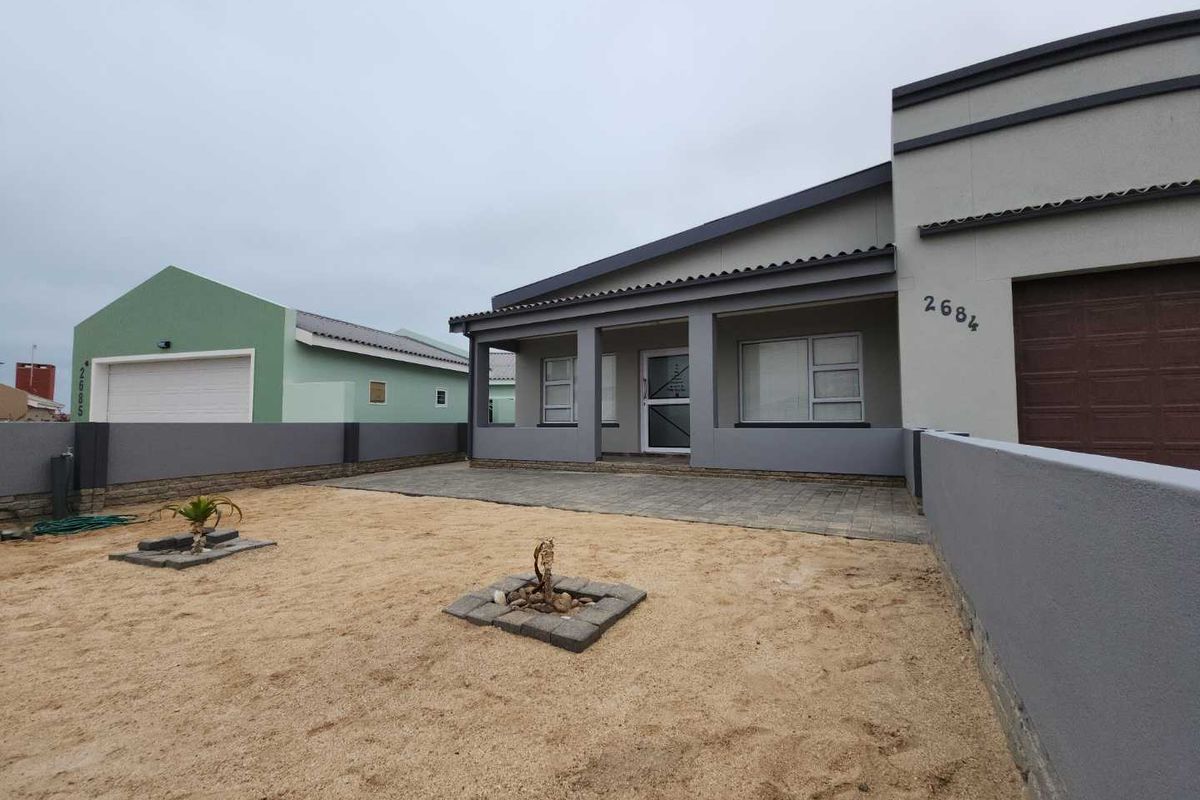 This house in Sunbay is newly repainted. - Photo 2