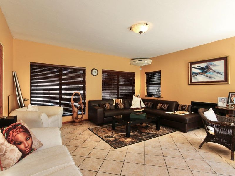 Magnificent and spacious family home - Photo 7