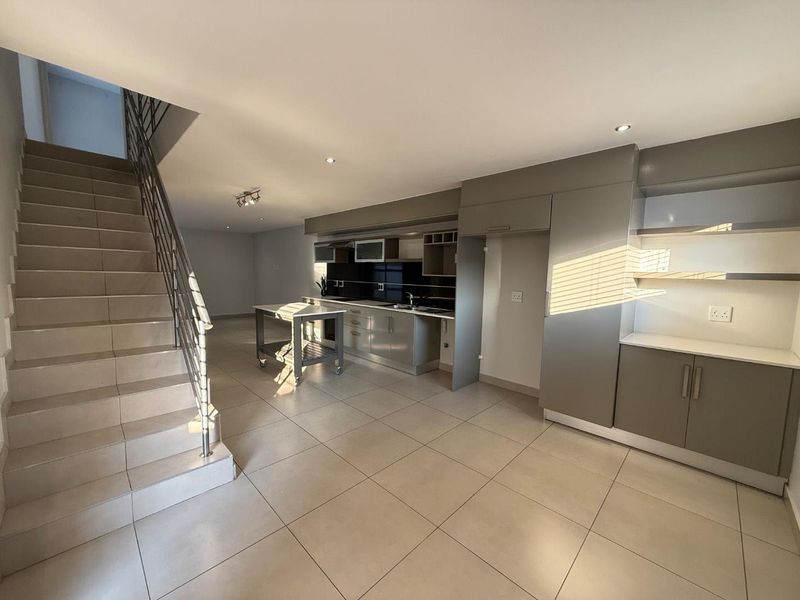 Modern 3 Bedroom Duplex with Small Landscaped Garden in Secure Estate - Photo 3