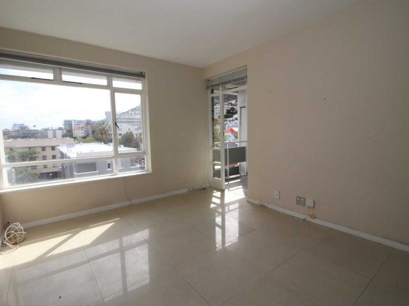 0.5 Bedroom Apartment - Sea Point - Photo 3