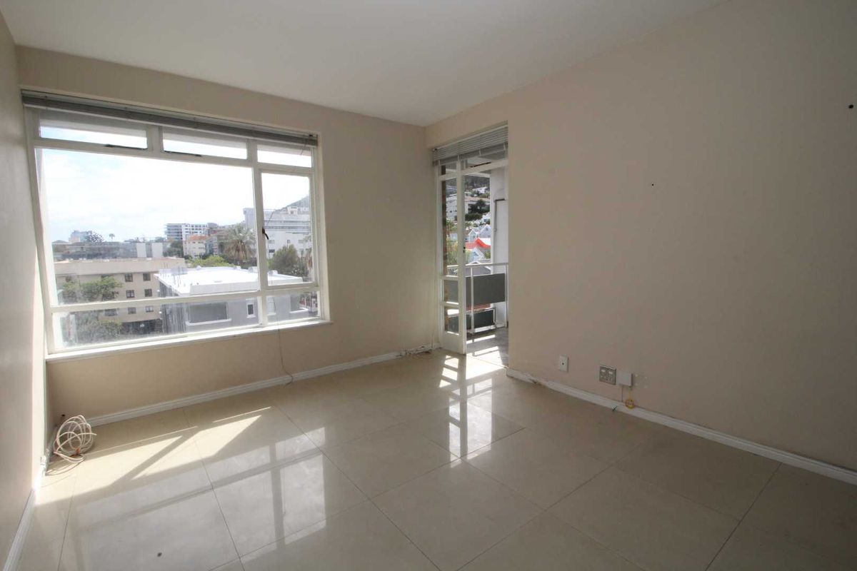 0.5 Bedroom Apartment - Sea Point - Photo 3