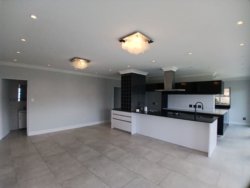 Two Homes, One Exceptional Property in Auasblick - Photo 6