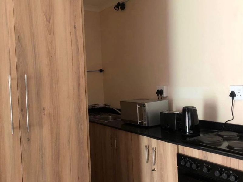 Convenient One-Bedroom Apartment in Ballito Central - Photo 2
