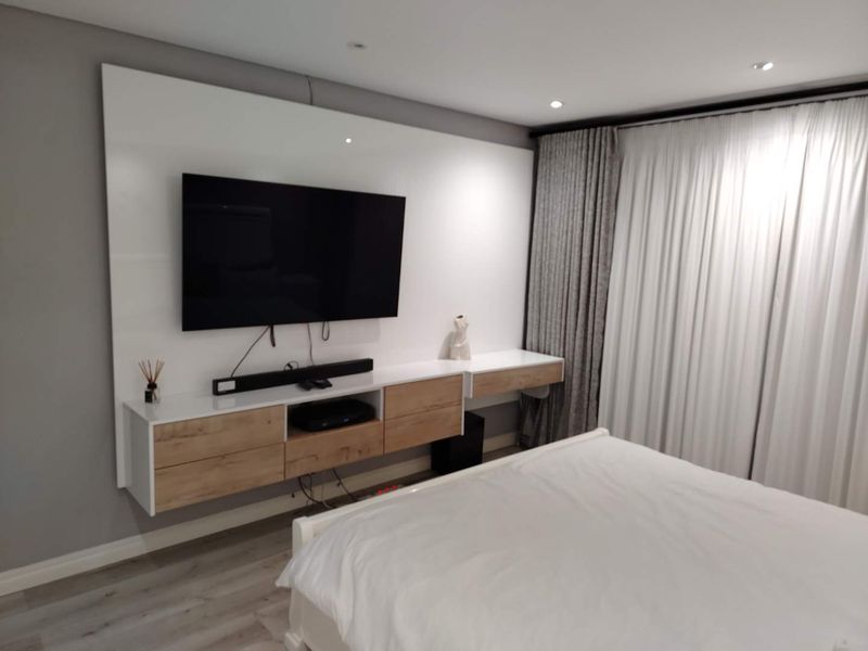 Beautifully renovated unit in Hillside Manor - Photo 8