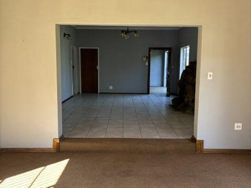 IDEAL HOUSE FOR A FAMILY - Photo 4