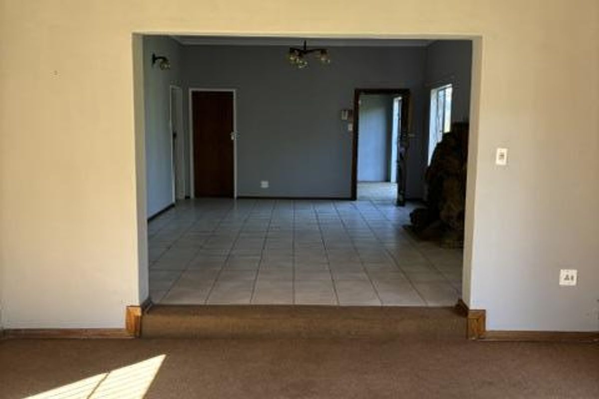 IDEAL HOUSE FOR A FAMILY - Photo 4