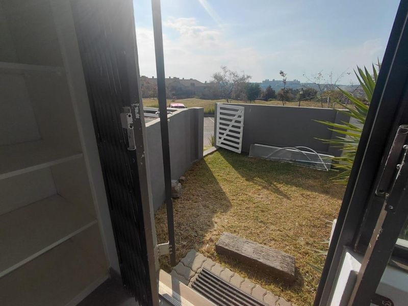 Neat Studio Apartment in Sought-After Location on William Nicol Drive - Photo 9