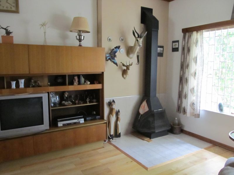 HOUSE WITH OUTBUILDINGS ON LARGE ERF - Photo 6