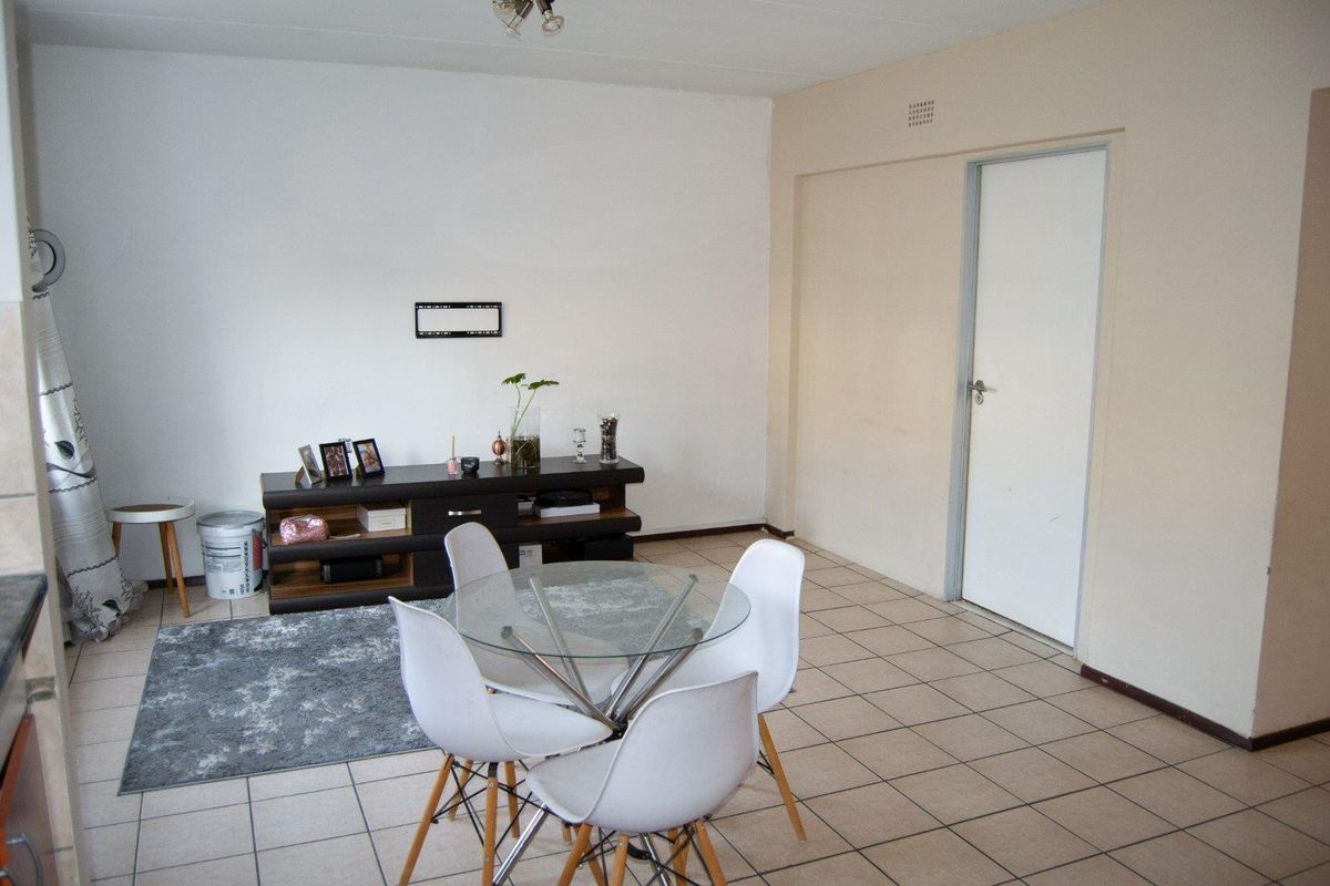 2 Bedroom Apartment / Flat for Sale in Ferndale in Acorn Ridge Complex with 24/7 security - Photo 5
