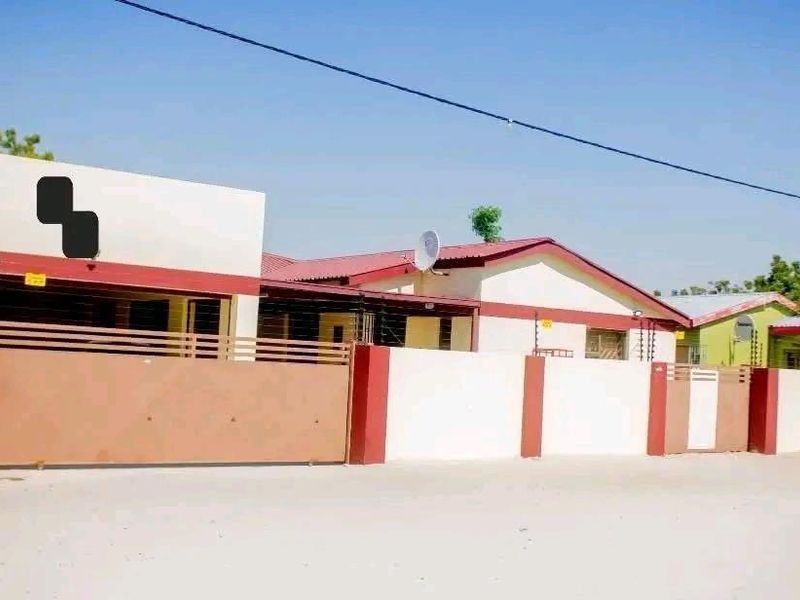 FOR SALE: Spacious 5-Bedroom Home in Shinime, Ondangwa Extension 2 — Now Selling Far Below Valuation!N$1 200 000.00 cost exclusive Call Penda on 081 2979971 - Photo 2
