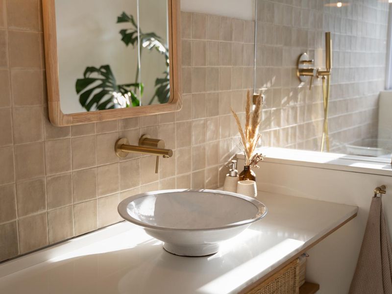 Furnished elevated living, where mountain serenity meets sea views. - Photo 7