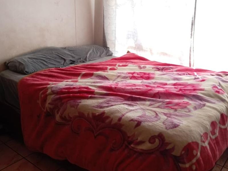 NEAT SPACIOUS 2 BED FLAT IN SILV - Photo 9