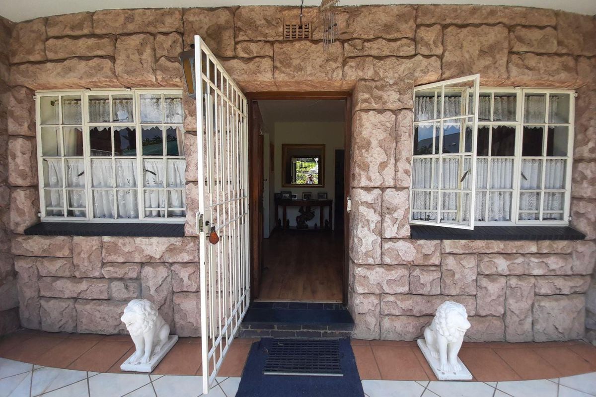 Family Home with a Flatlet for sale - Photo 3