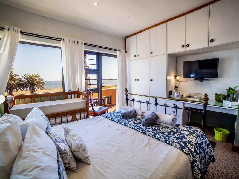 LAGOON FRONT BEAUTY - Photo 9