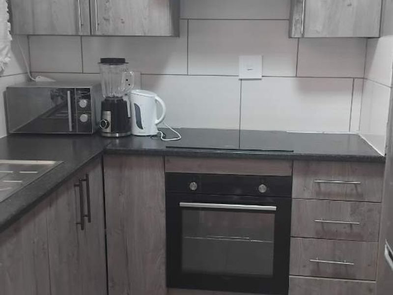 1 Bedroom Apartment/Flat For Sale in Sunny Side Pretoria - Photo 4