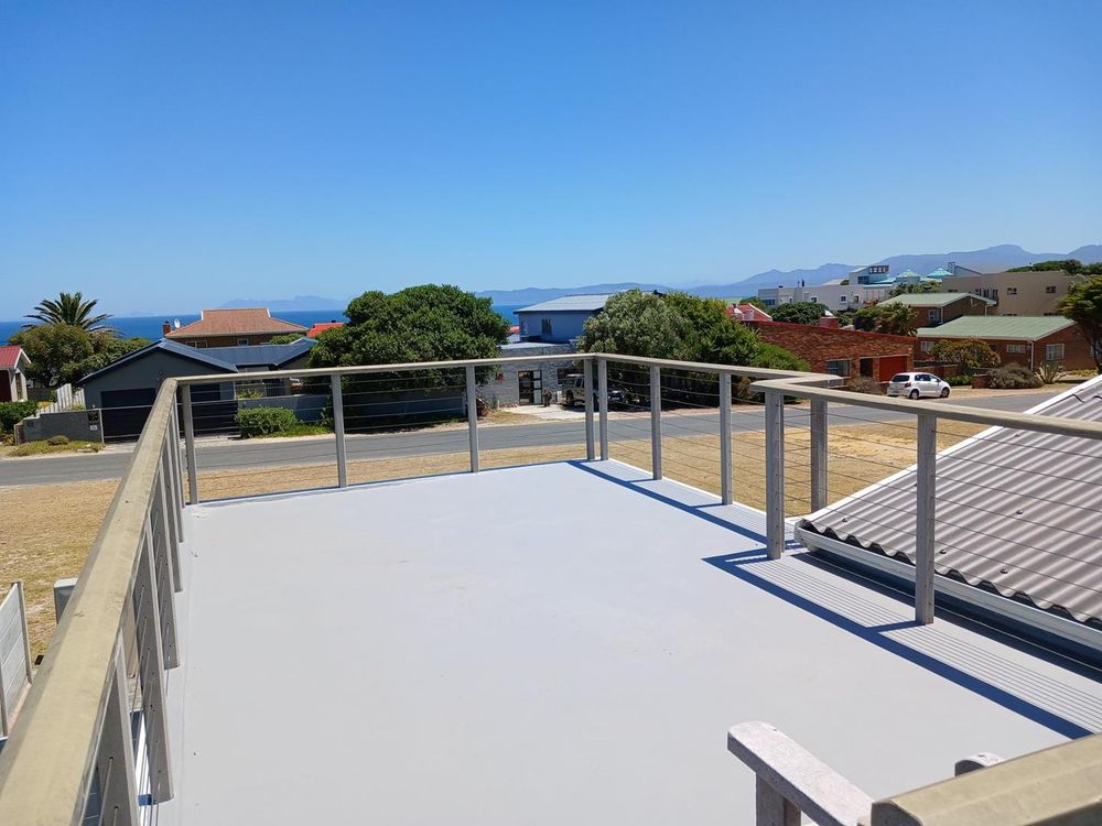 How can one disagree from this exceptional View. Good finishes of Deck.