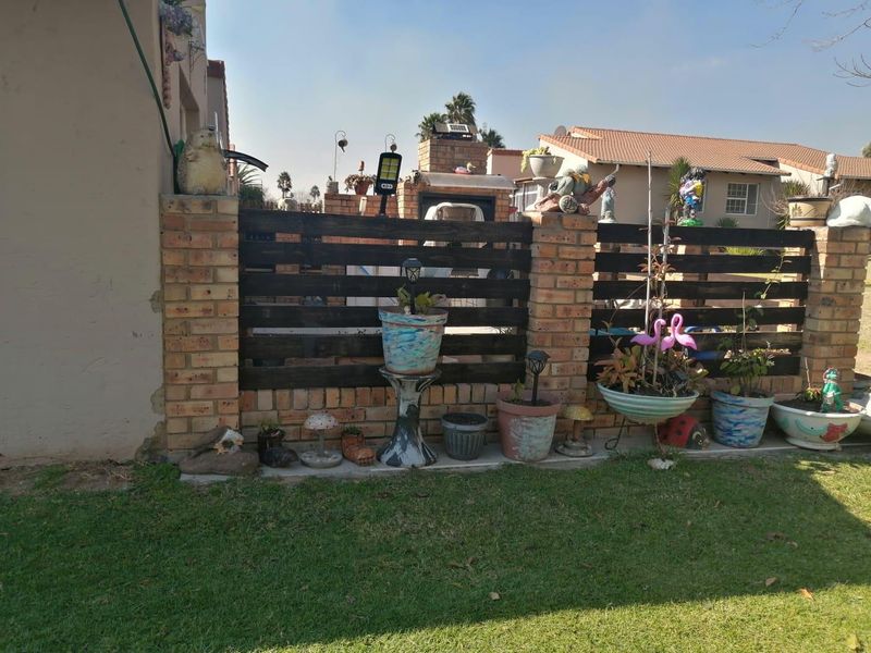 Ideal starter home (simplex unit) for first time buyers - Photo 2