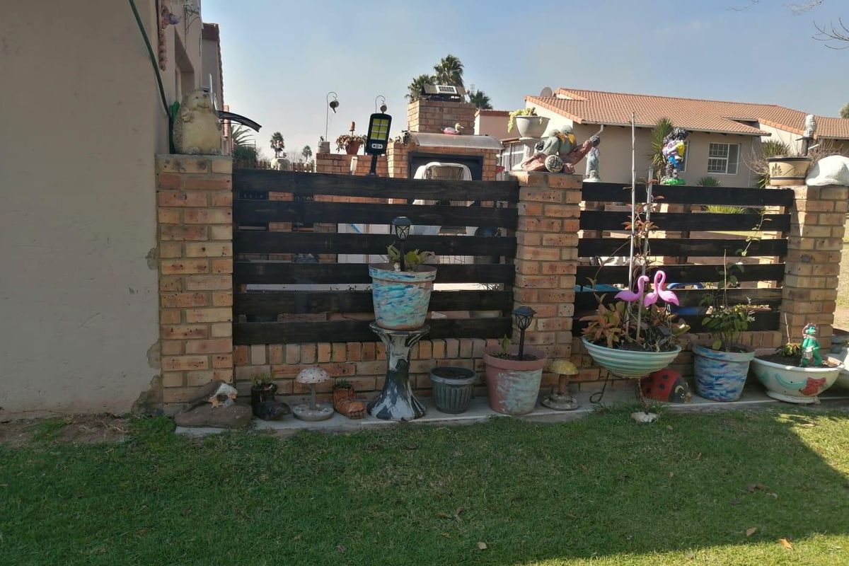 Ideal starter home (simplex unit) for first time buyers - Photo 2