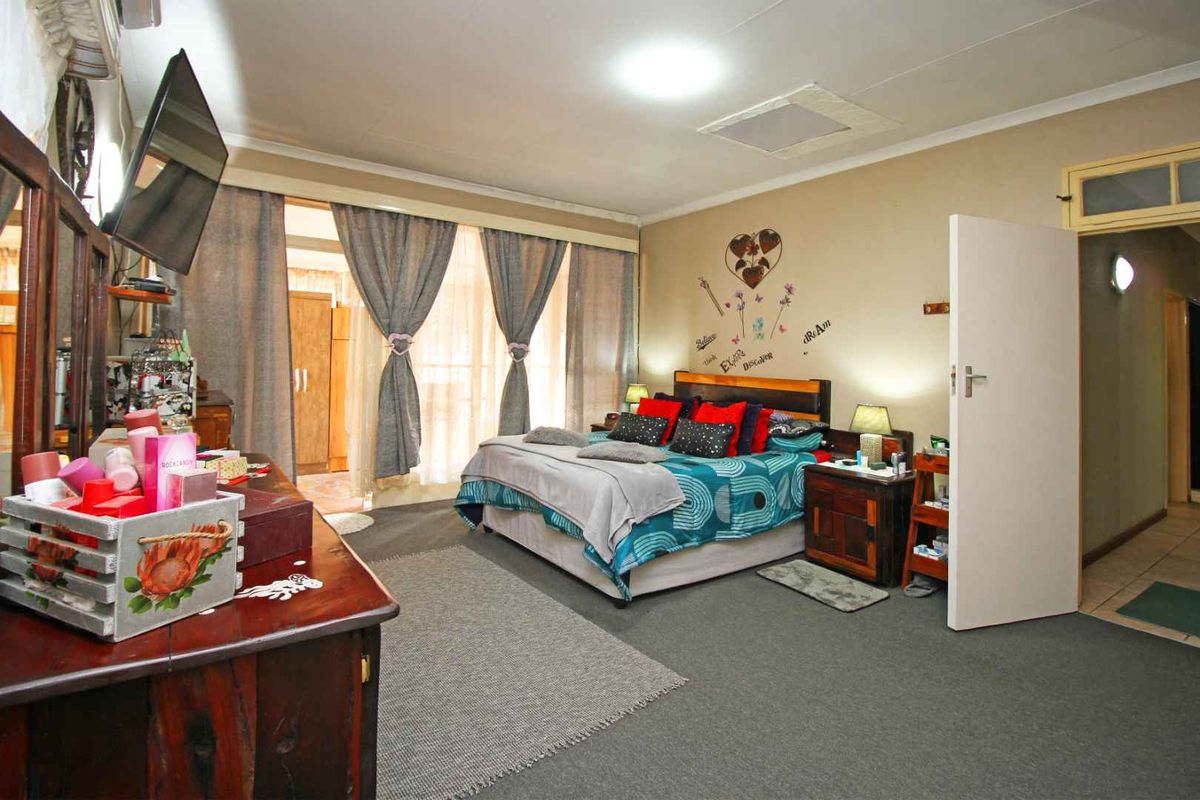 Spacious 3-Bedroom Family Home with Flatlet, Solar and many more - Photo 3