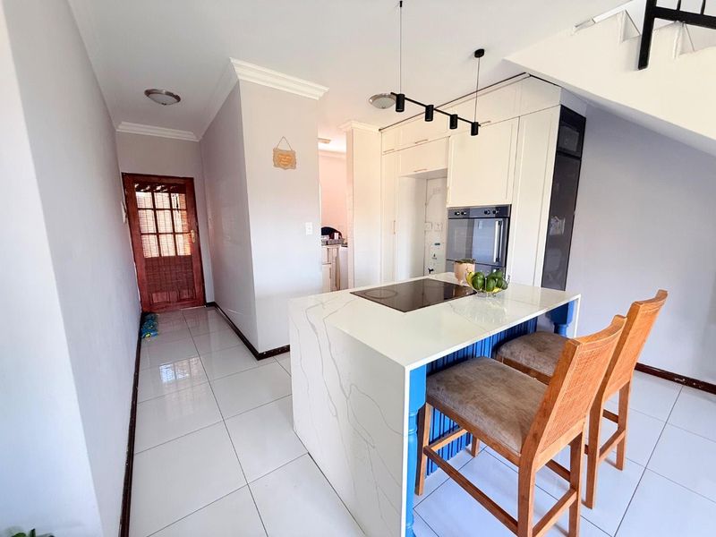 Discover Elegance: Your Dream Home Awaits! - Photo 3