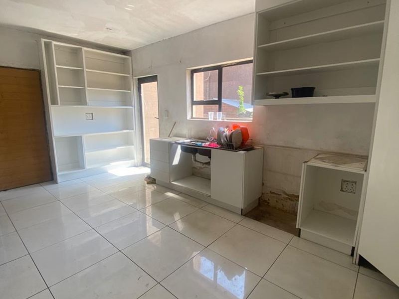 6 bedroom home for sale - Photo 10