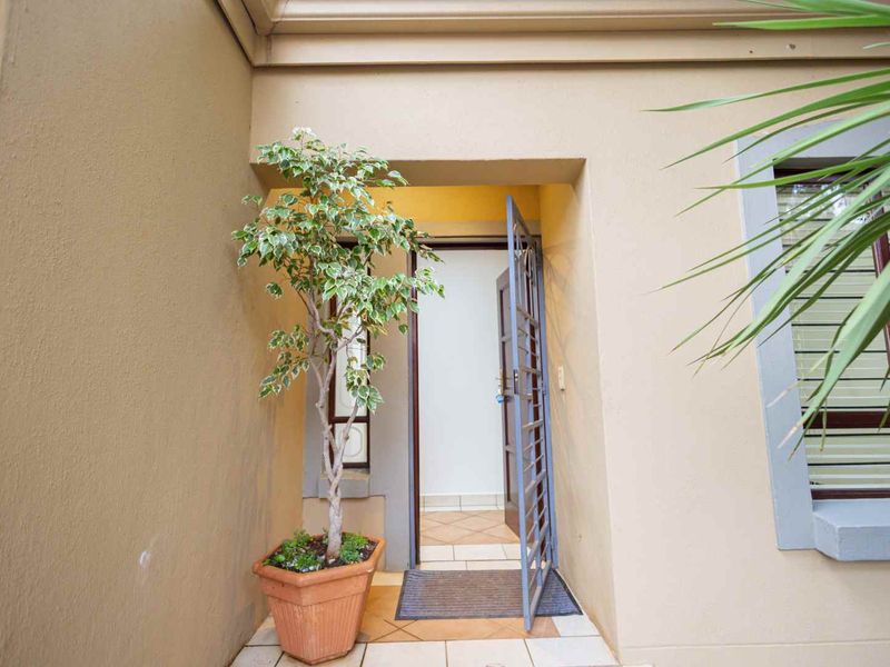 Newly Renovated 3 Bedroom Within Lifestyle Estate - Photo 8