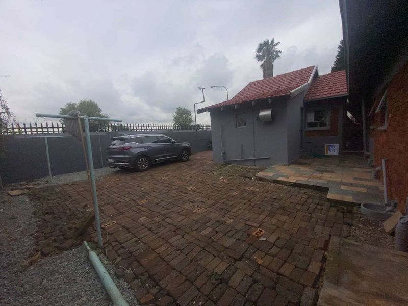 Modern 3-Bedroom Home with Flatlet for Sale - Photo 5