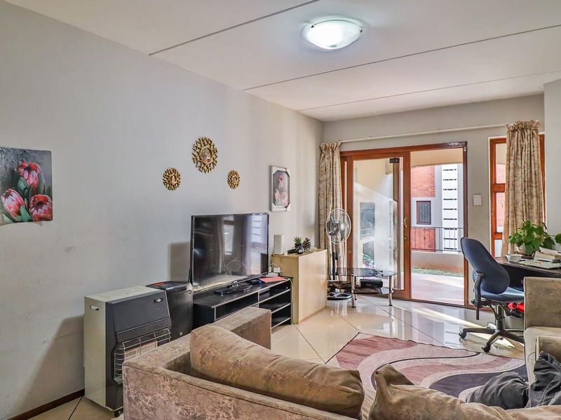 Fibre-Ready 2-Bedroom Apartment with Pool Access in Little Falls - Photo 3