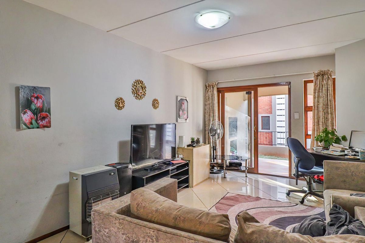 Fibre-Ready 2-Bedroom Apartment with Pool Access in Little Falls - Photo 3