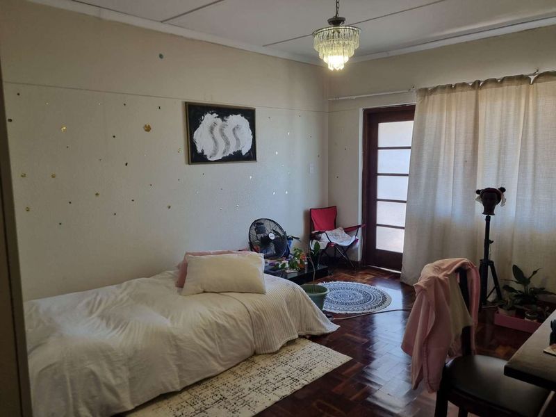Charming and Secure Apartment in Southernwood - Photo 9