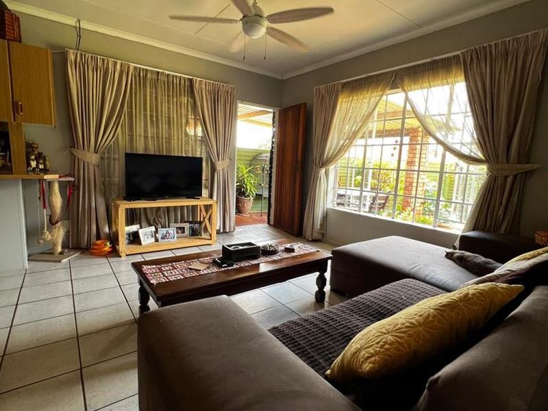 Spacious 3-bedroom town house is your home - Photo 5