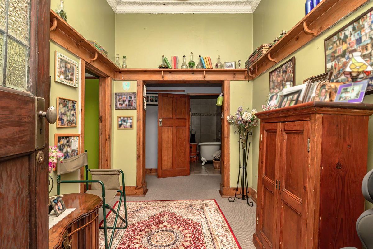 Elegant Home with Income-Generating Flats! - Photo 3