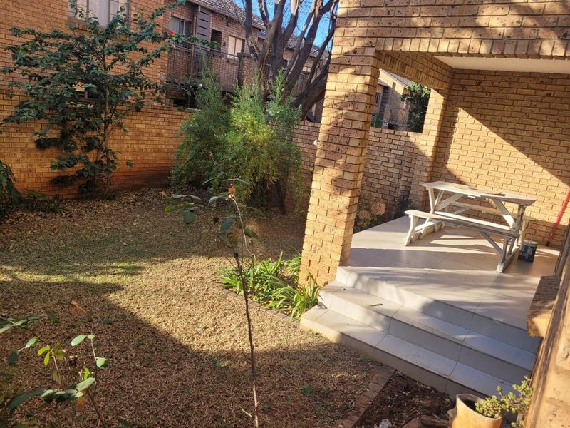 SECURE WITH PRIVATE GARDEN - Photo 1