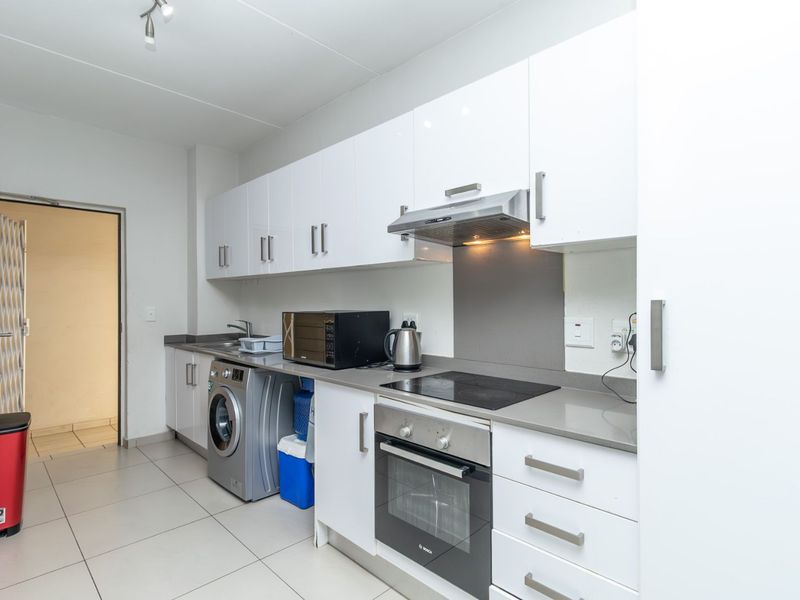 A SPACIOUS APARTMENT IN ISABEL ESTATE AWAITS YOU - Photo 3