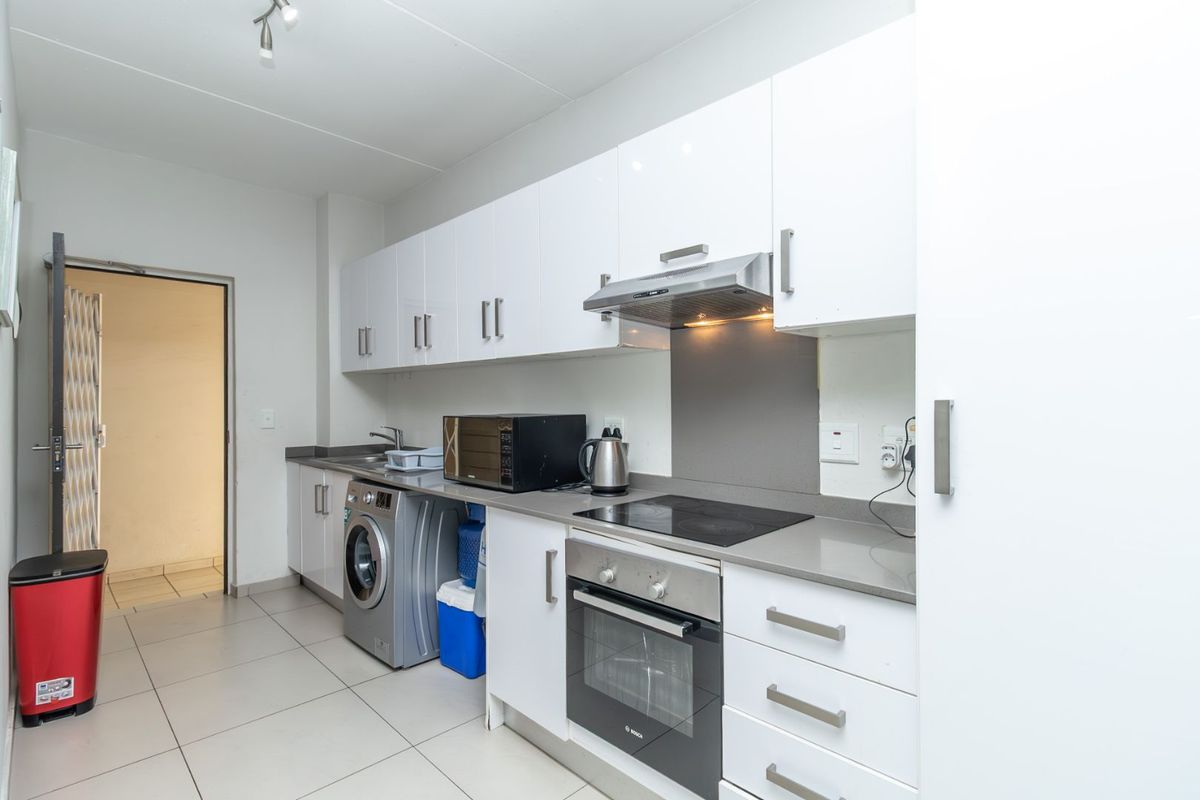 A SPACIOUS APARTMENT IN ISABEL ESTATE AWAITS YOU - Photo 3