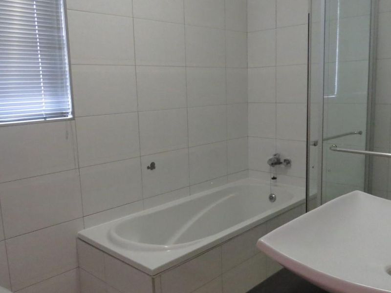 Three bedroom house with study in Omeya Golf Estate - Photo 10