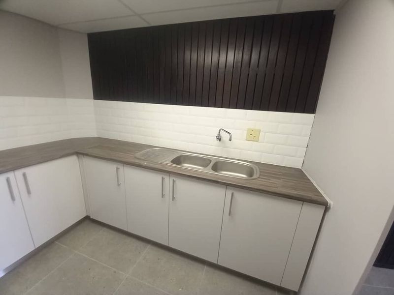 MODERN OFFICE TO LET - WNK CBD OFF CENTRE - Photo 5