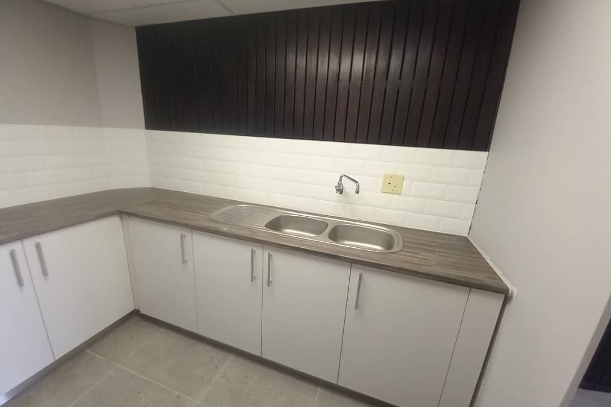 MODERN OFFICE TO LET - WNK CBD OFF CENTRE - Photo 5