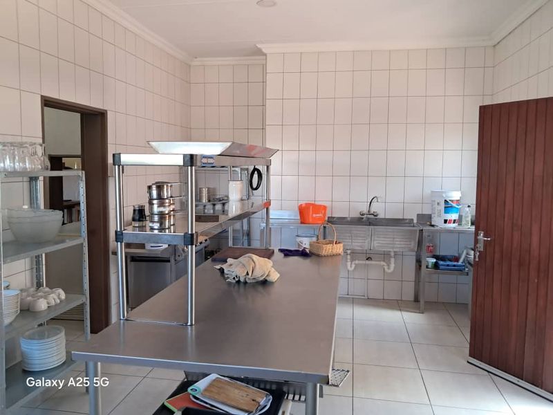 Expansive 25-Hectare Lodge for sale: Perfect for Business or Pleasure! - Photo 8