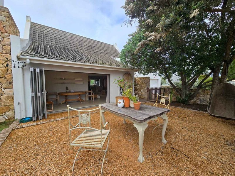Harbour Lifestyle Living in the Heart of Stilbaai West. - Photo 2