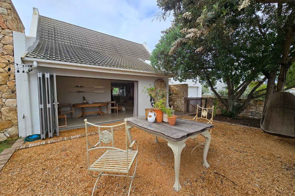 Harbour Lifestyle Living in the Heart of Stilbaai West. - Photo 2