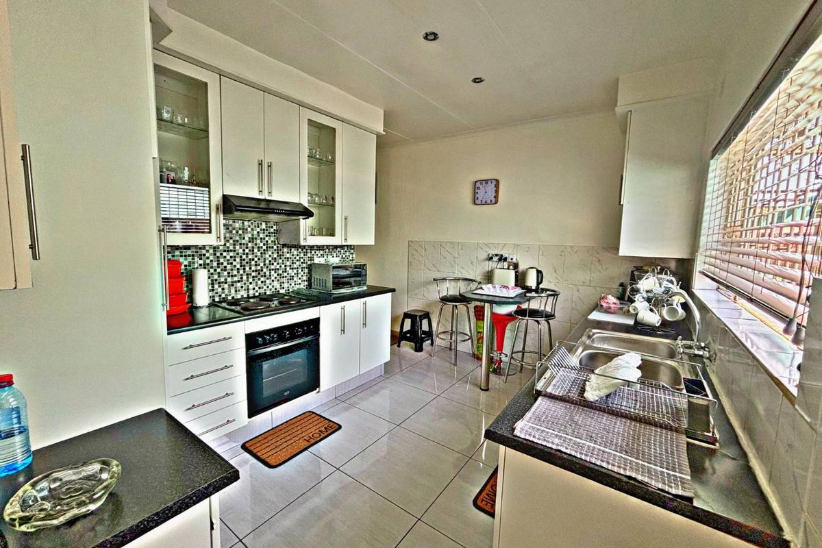 Marvelous 2 Bedroom unit - Photo 3