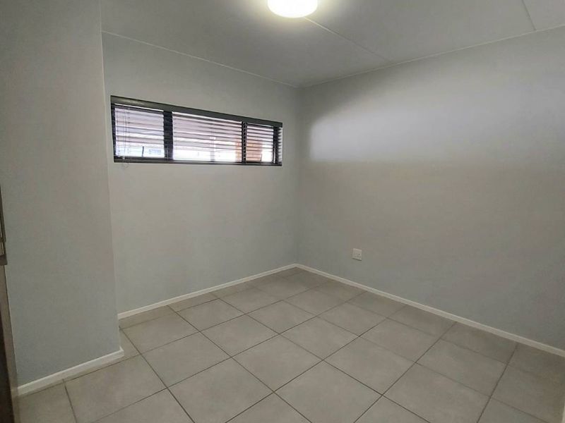 Neat Ground Floor Unit Available! - Photo 6