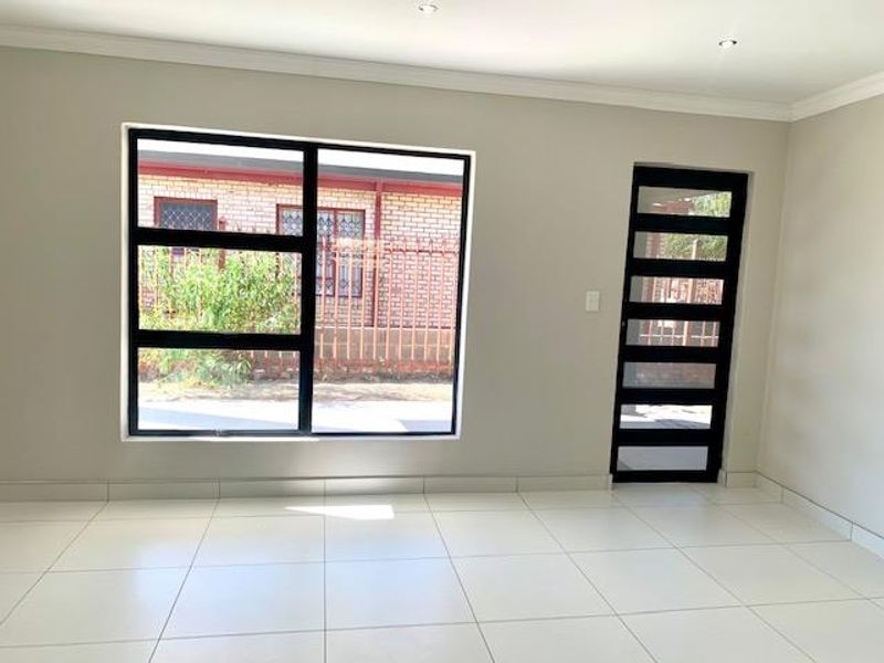 MODERN FAMILY HOUSE IN THABA NCHU - Photo 7