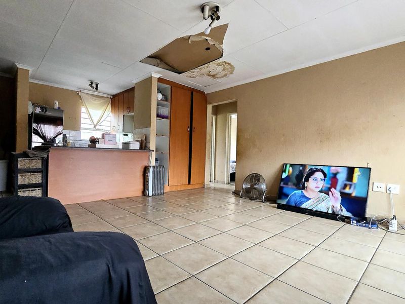 Renovator’s Dream – Endless Potential! - Photo 6