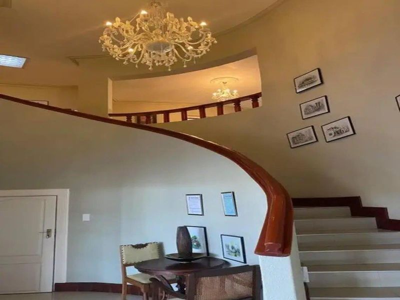 Luxurious 9-Bedroom Oceanfront Guesthouse in Vogelstrand - Photo 6