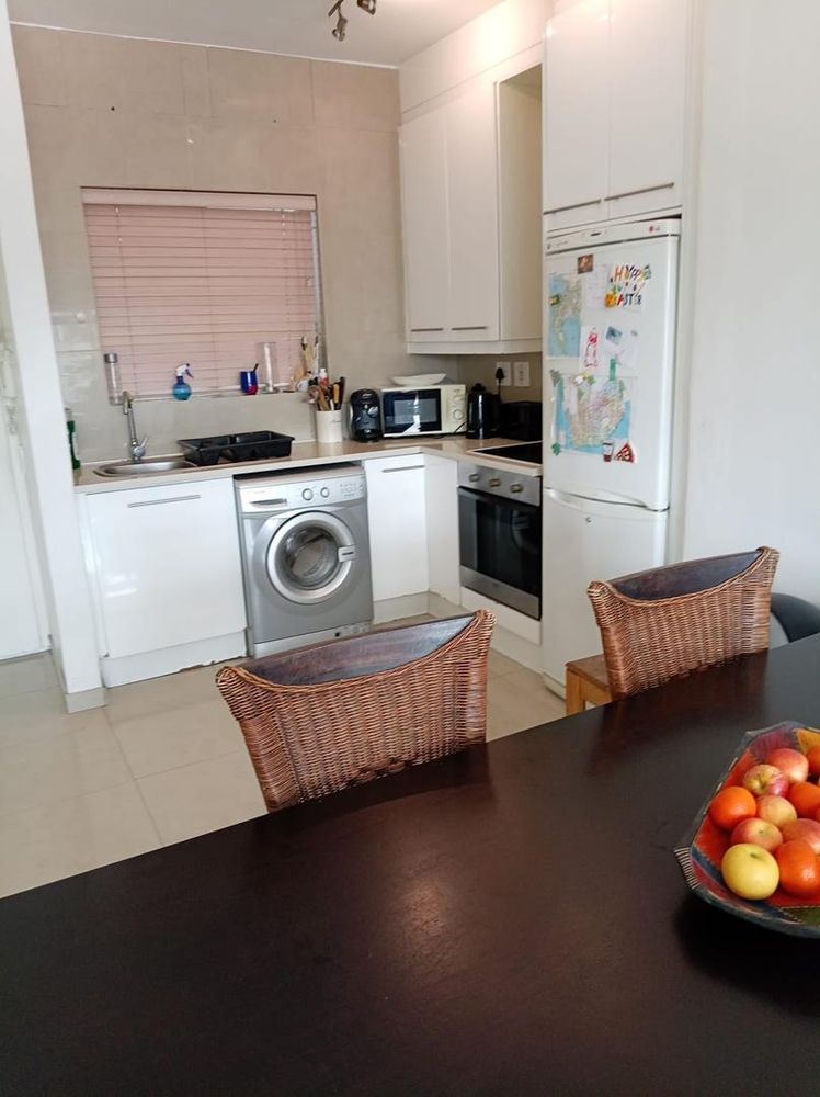 Open plan Kitchen - Plumbed for 1 x appliances and BIS