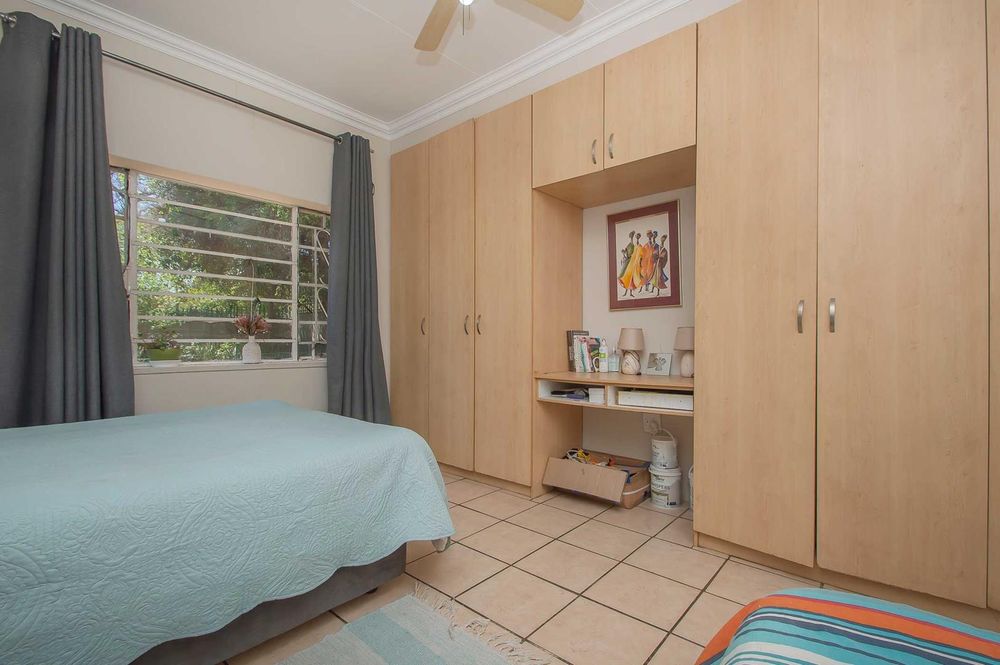 2nd bedroom cupboards