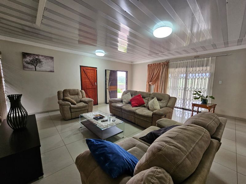 Welcoming Four Bedroom Family Home in Empangeni - Photo 7
