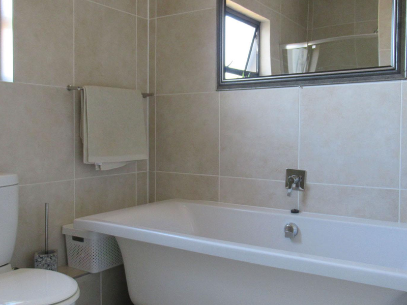 Beautiful Modern 2-bedroom apartment up for grabs - Photo 10